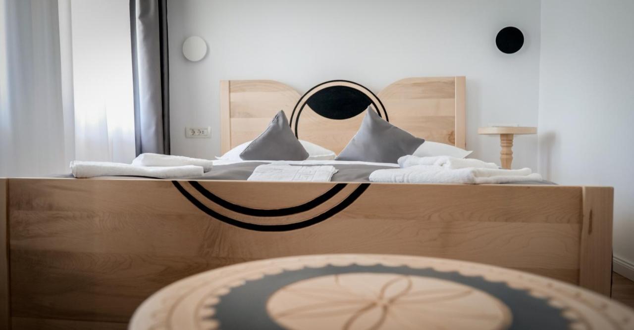 Bed and Breakfast Conacul Olarilor Baia de Fier Esterno foto