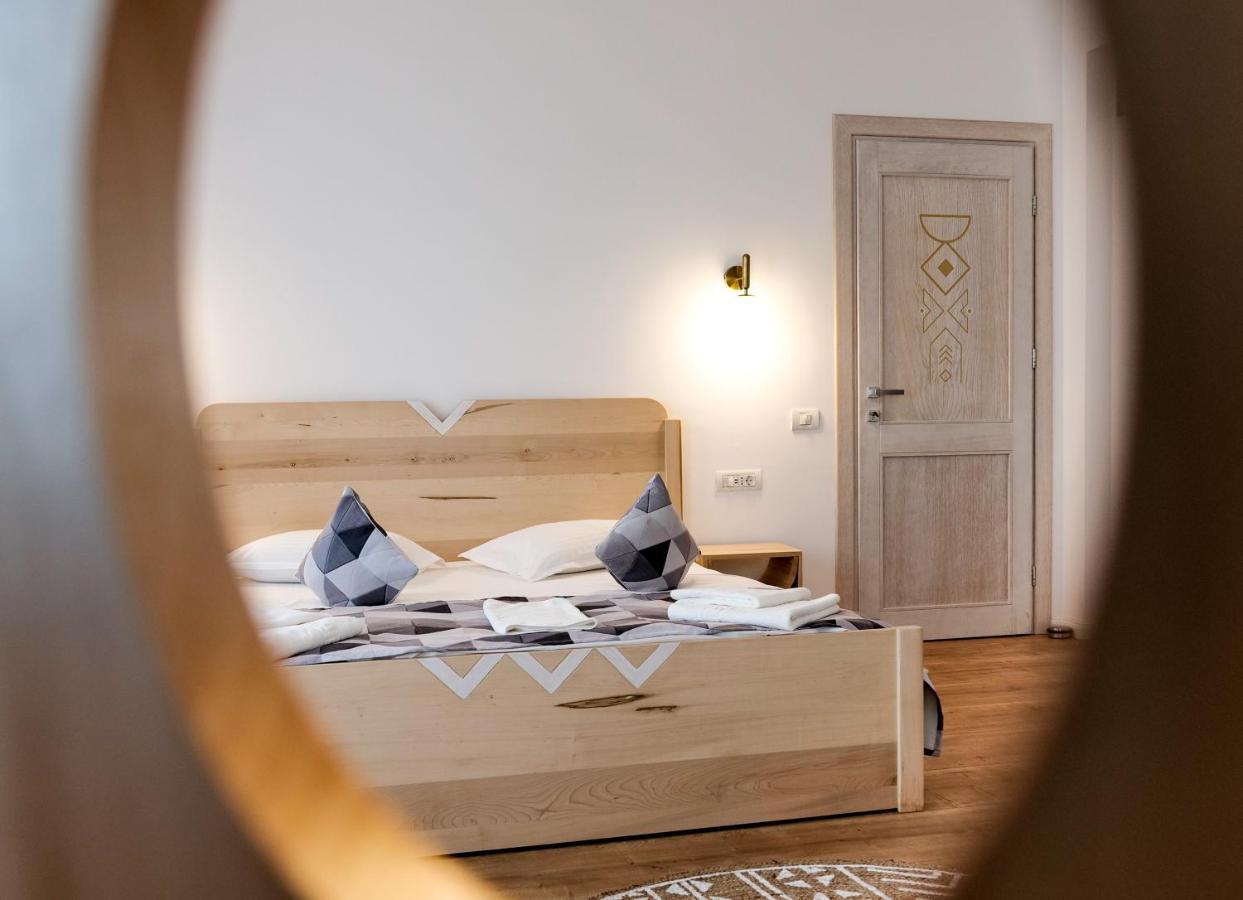 Bed and Breakfast Conacul Olarilor Baia de Fier Esterno foto