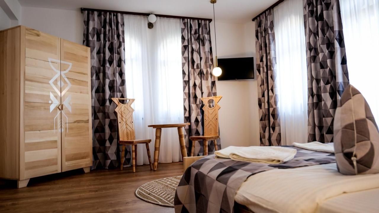 Bed and Breakfast Conacul Olarilor Baia de Fier Esterno foto
