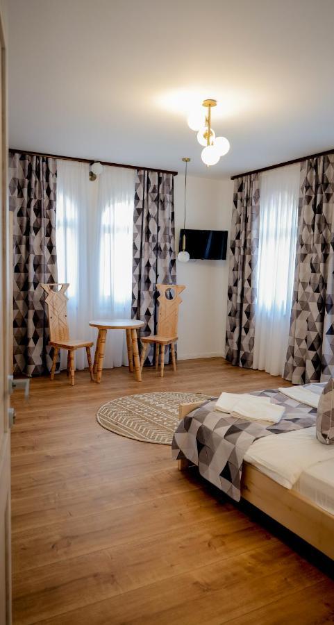 Bed and Breakfast Conacul Olarilor Baia de Fier Esterno foto