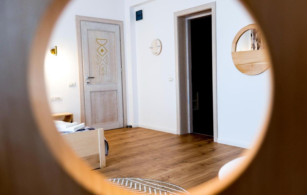 Bed and Breakfast Conacul Olarilor Baia de Fier Esterno foto
