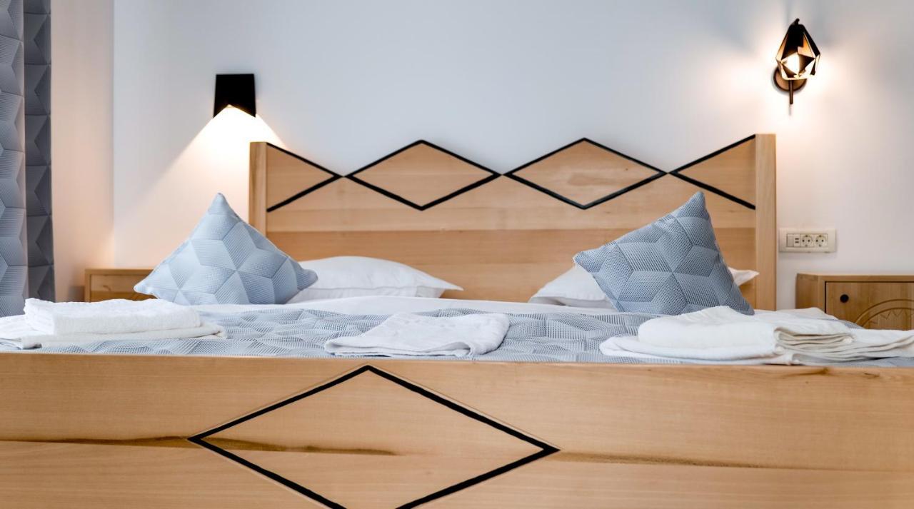 Bed and Breakfast Conacul Olarilor Baia de Fier Esterno foto