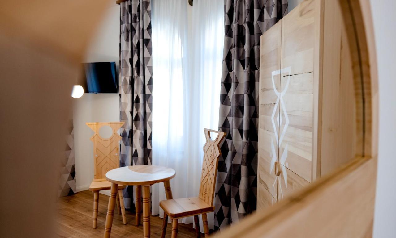 Bed and Breakfast Conacul Olarilor Baia de Fier Esterno foto