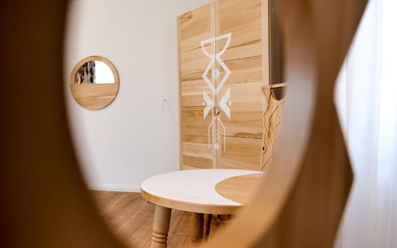 Bed and Breakfast Conacul Olarilor Baia de Fier Esterno foto