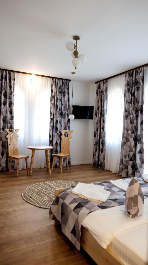 Bed and Breakfast Conacul Olarilor Baia de Fier Esterno foto