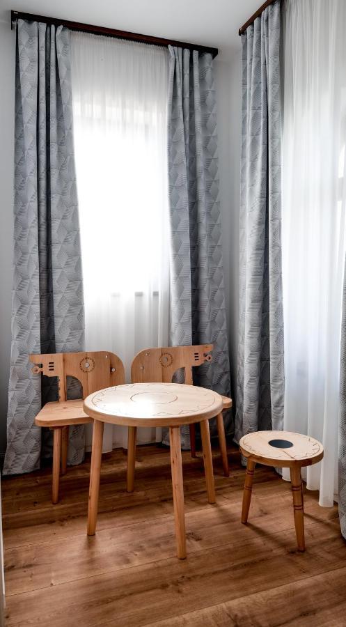 Bed and Breakfast Conacul Olarilor Baia de Fier Esterno foto