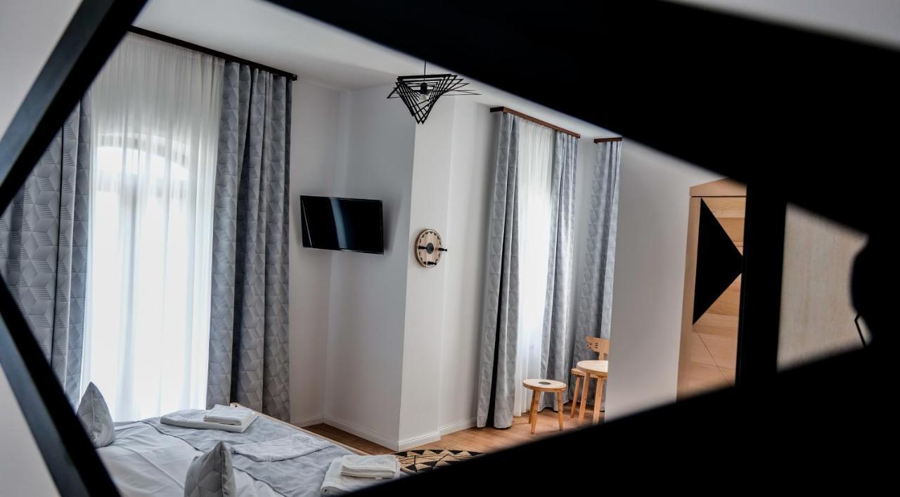 Bed and Breakfast Conacul Olarilor Baia de Fier Esterno foto