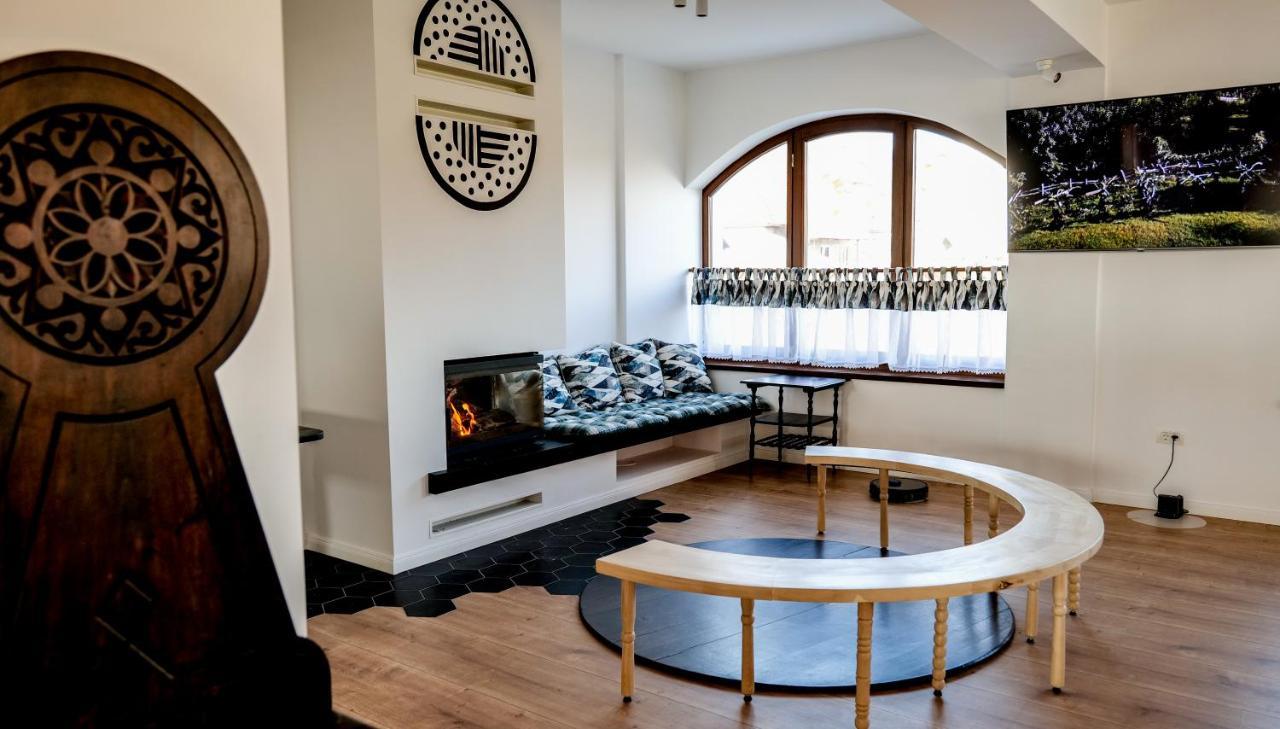 Bed and Breakfast Conacul Olarilor Baia de Fier Esterno foto