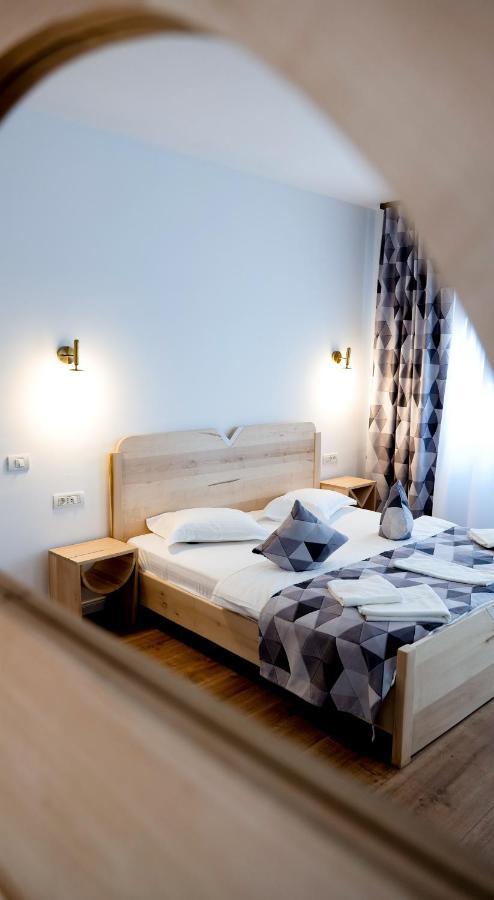 Bed and Breakfast Conacul Olarilor Baia de Fier Esterno foto