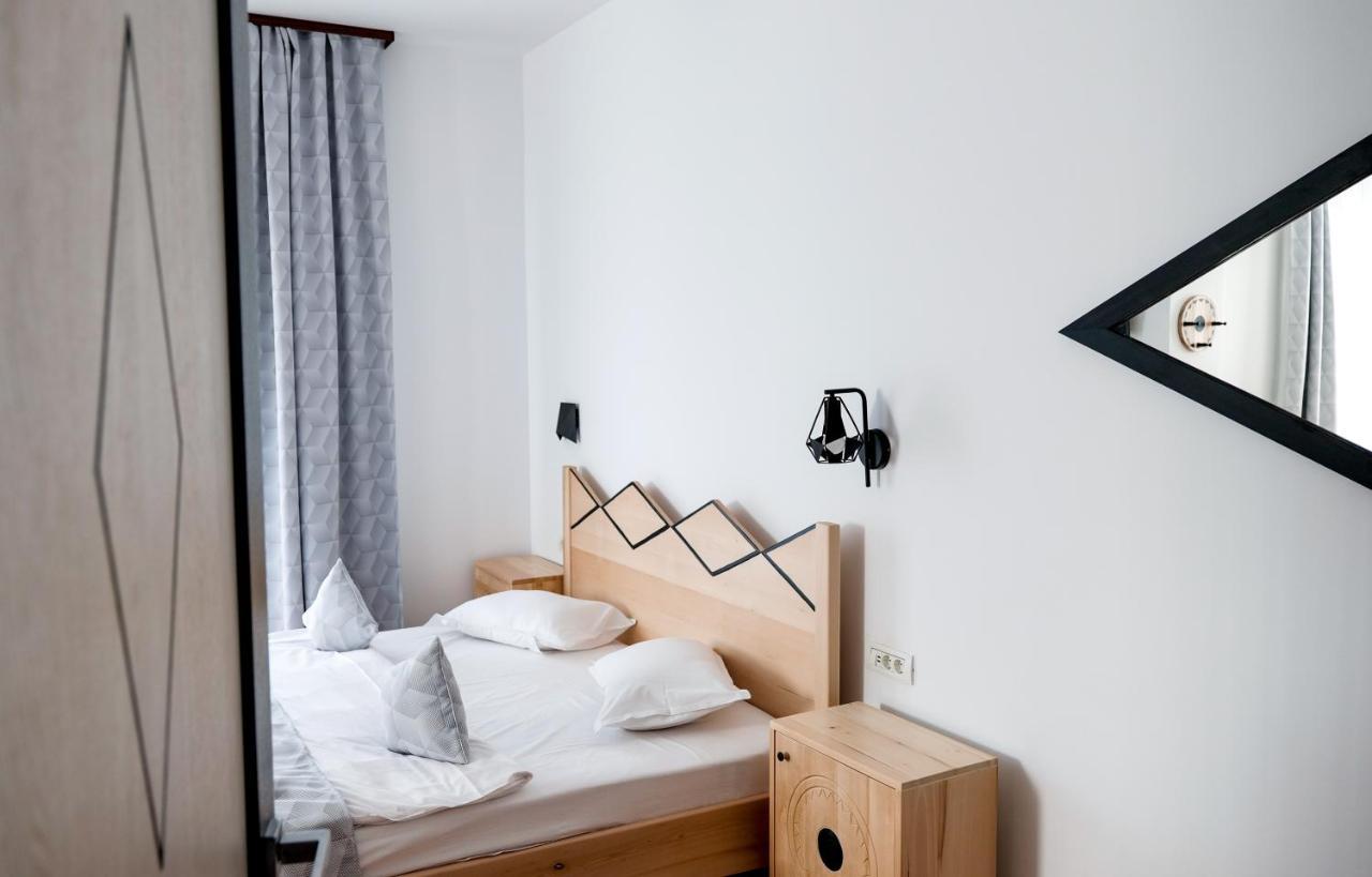 Bed and Breakfast Conacul Olarilor Baia de Fier Esterno foto