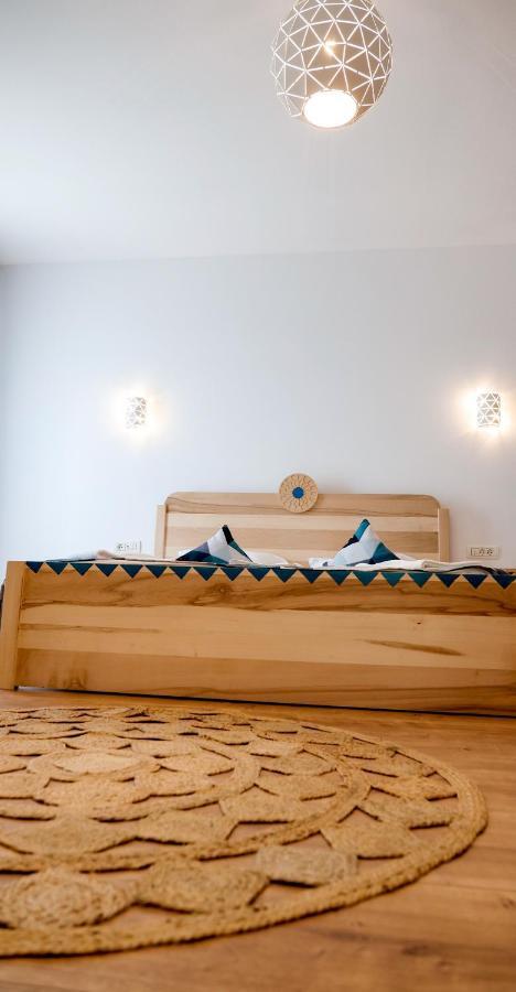 Bed and Breakfast Conacul Olarilor Baia de Fier Esterno foto
