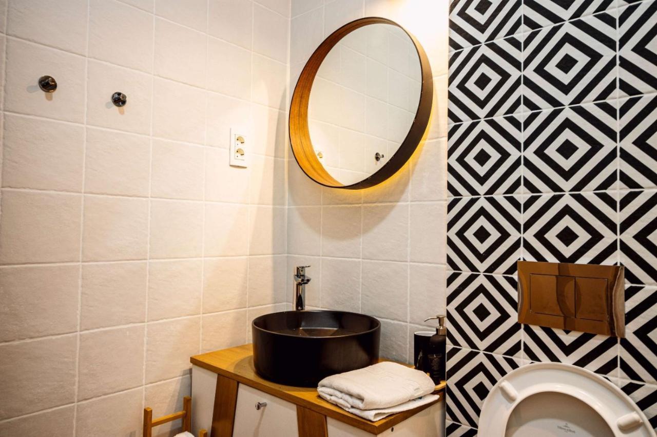 Bed and Breakfast Conacul Olarilor Baia de Fier Esterno foto