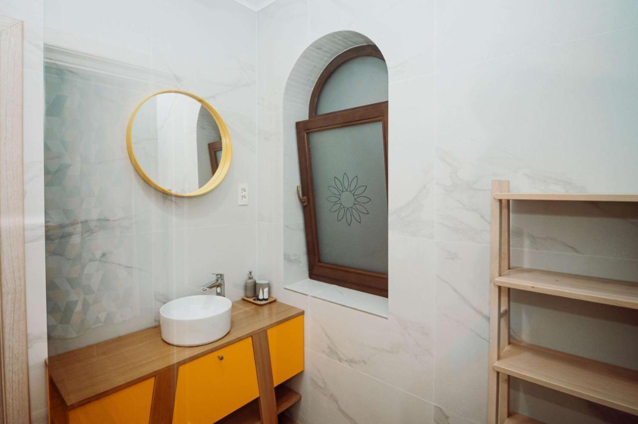 Bed and Breakfast Conacul Olarilor Baia de Fier Esterno foto