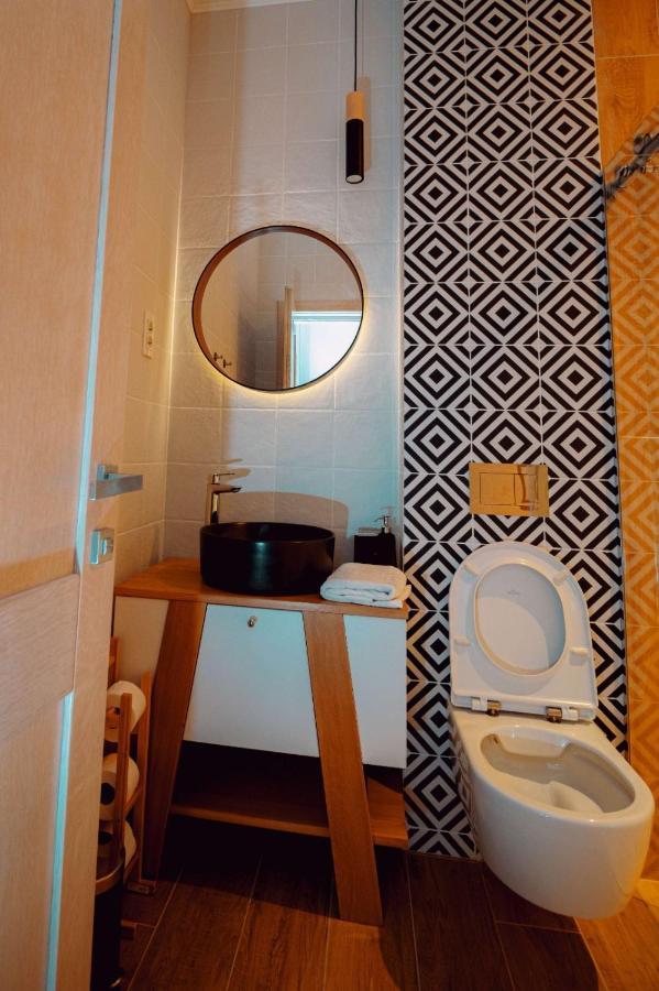 Bed and Breakfast Conacul Olarilor Baia de Fier Esterno foto