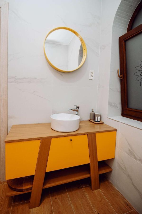 Bed and Breakfast Conacul Olarilor Baia de Fier Esterno foto