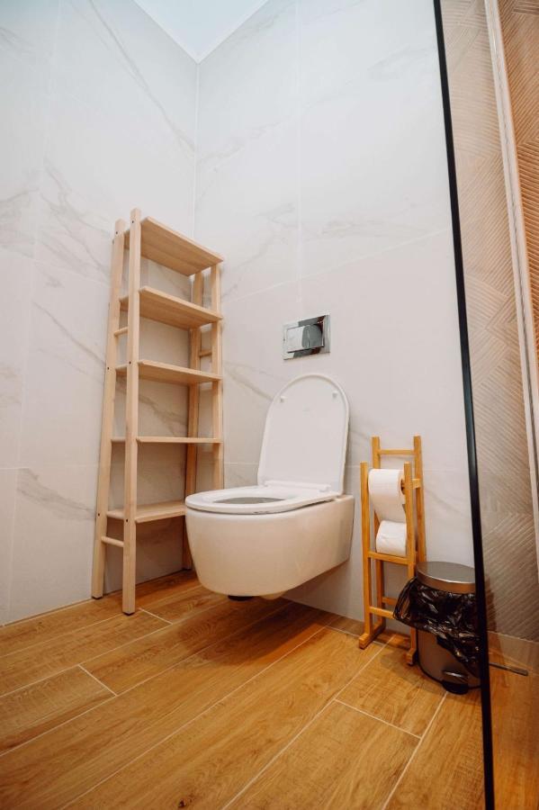 Bed and Breakfast Conacul Olarilor Baia de Fier Esterno foto