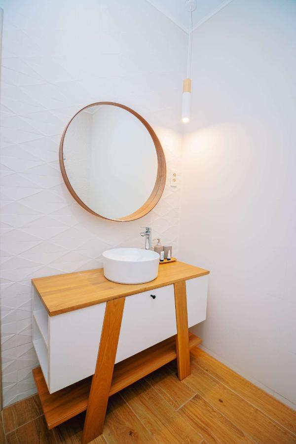 Bed and Breakfast Conacul Olarilor Baia de Fier Esterno foto